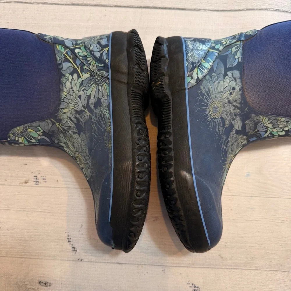 BOGS girls navy teal floral snow boots kids size‎ 2